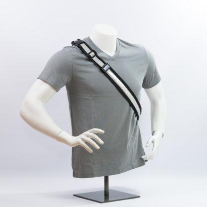 Liio Luxe Green: LED USB rechargeable illuminating reflective modular strap/band system - Image 6